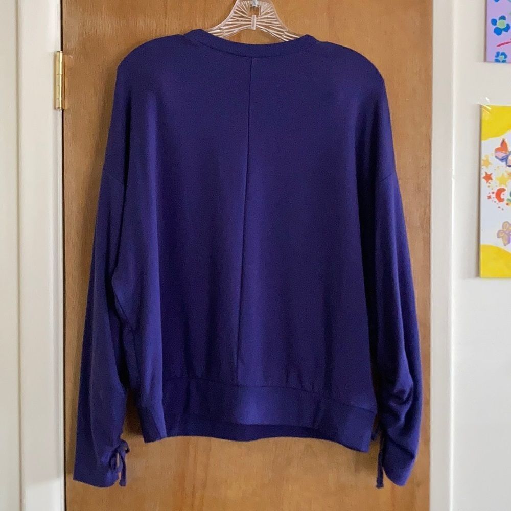 Fabletics Scrunched Sleeved Pullover - Picture 4 of 6